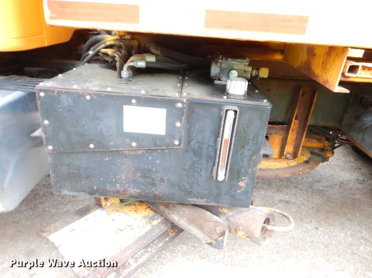 image for item FH9352 2002 International 2554 dump truck