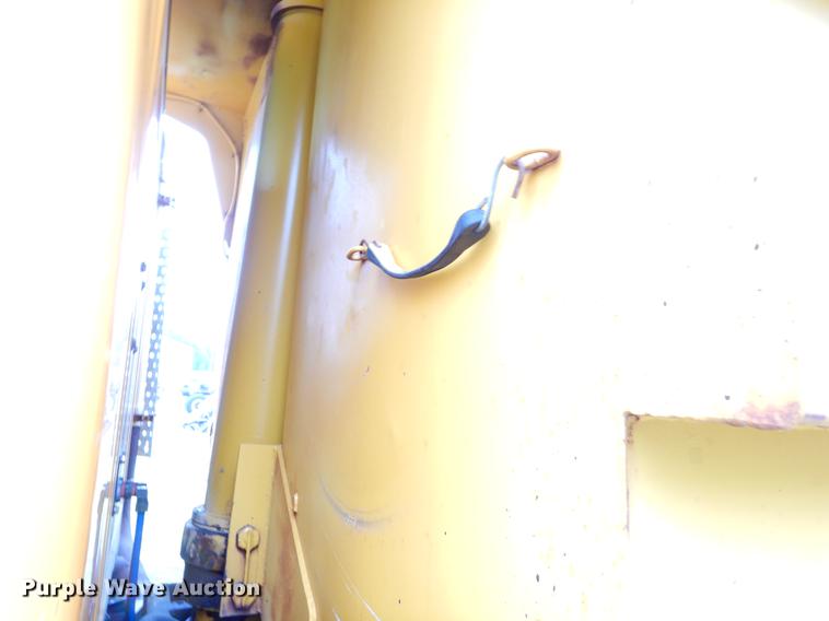 image for item FH9352 2002 International 2554 dump truck