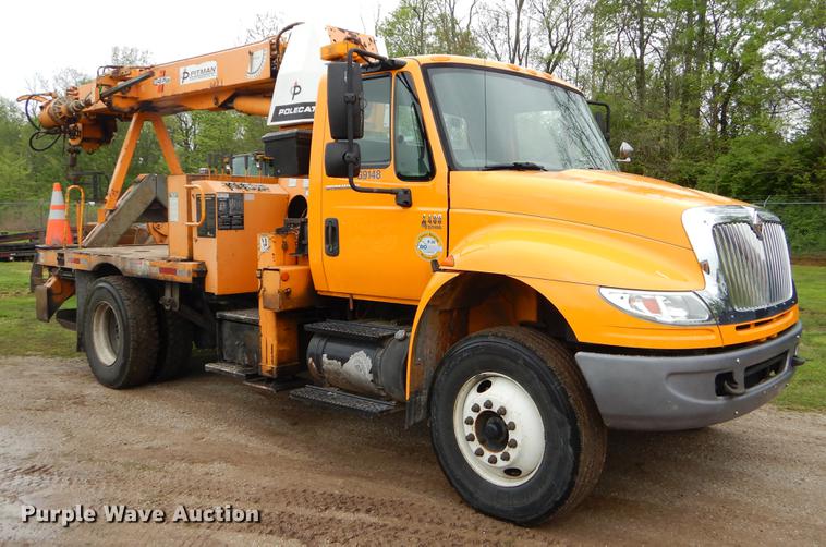 image for item FH9353 2006 International 4400 digger derrick truck