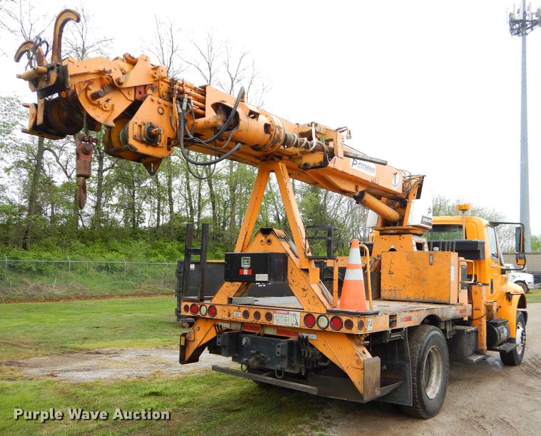 image for item FH9353 2006 International 4400 digger derrick truck