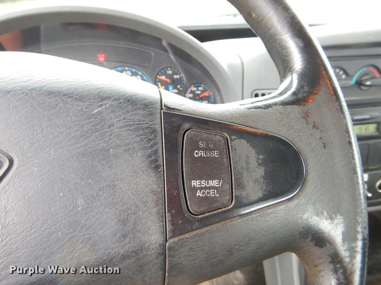 image for item FH9353 2006 International 4400 digger derrick truck