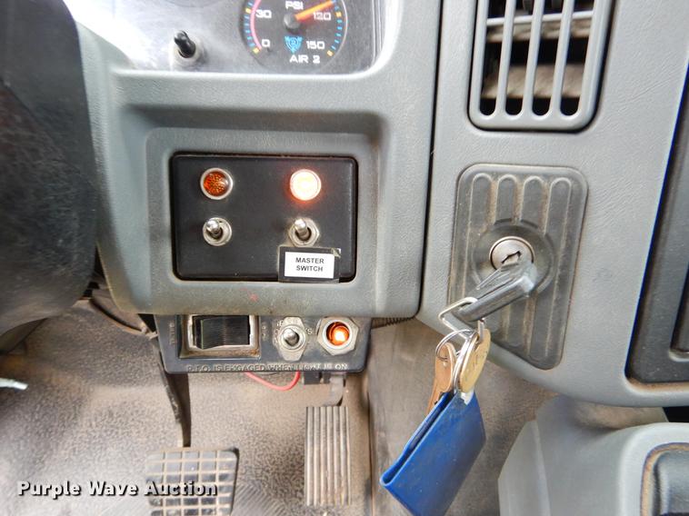 image for item FH9353 2006 International 4400 digger derrick truck