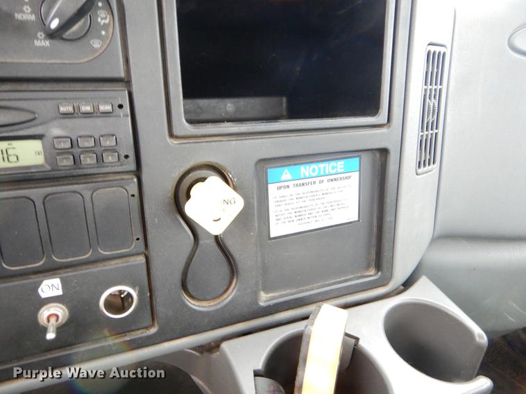 image for item FH9353 2006 International 4400 digger derrick truck