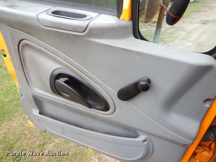 image for item FH9353 2006 International 4400 digger derrick truck