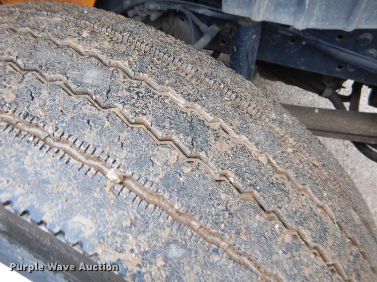 image for item FH9353 2006 International 4400 digger derrick truck