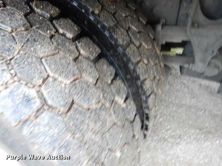 image for item FH9353 2006 International 4400 digger derrick truck