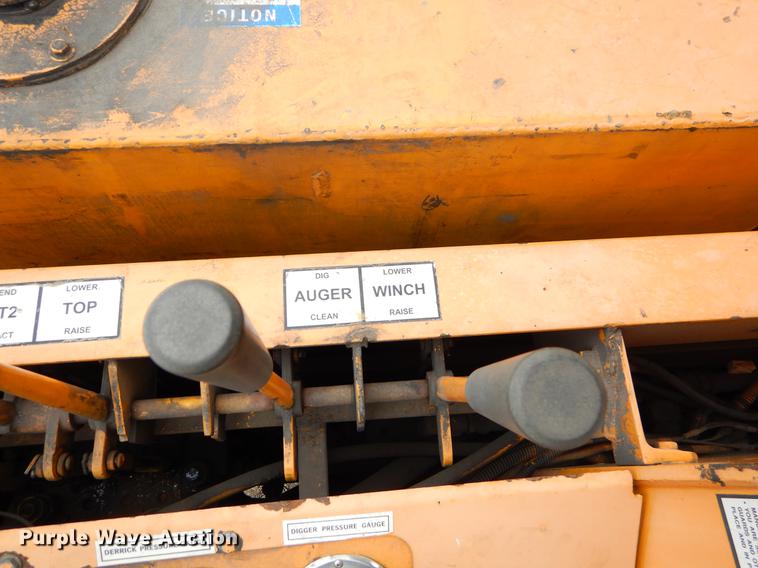 image for item FH9353 2006 International 4400 digger derrick truck