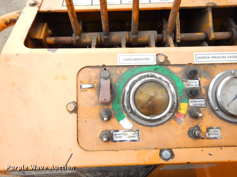 image for item FH9353 2006 International 4400 digger derrick truck