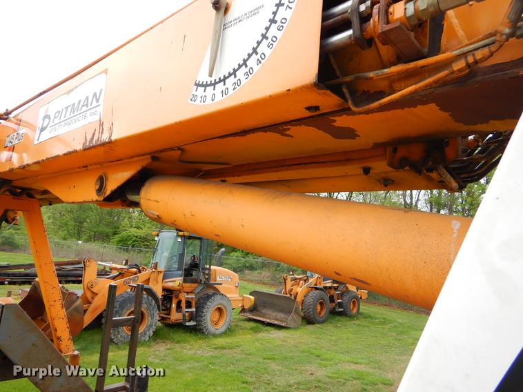 image for item FH9353 2006 International 4400 digger derrick truck