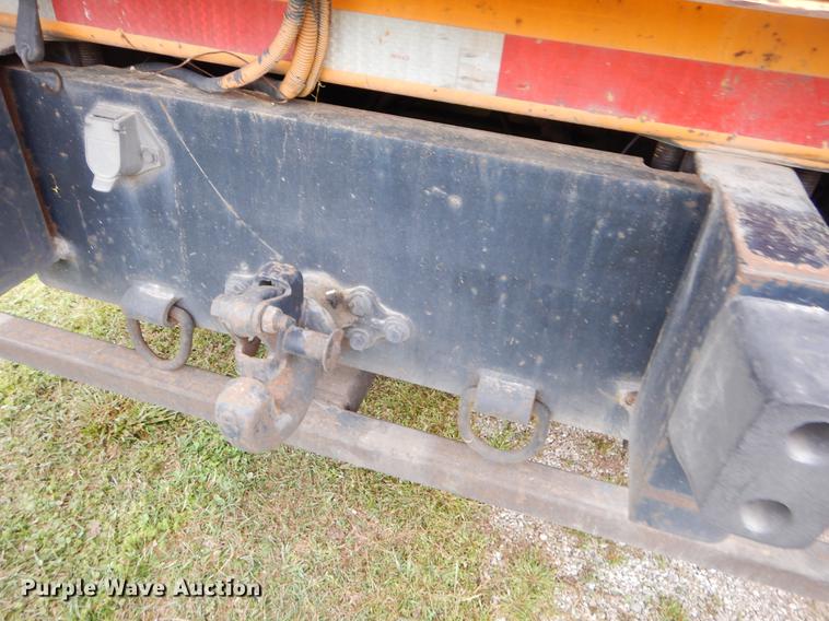 image for item FH9353 2006 International 4400 digger derrick truck