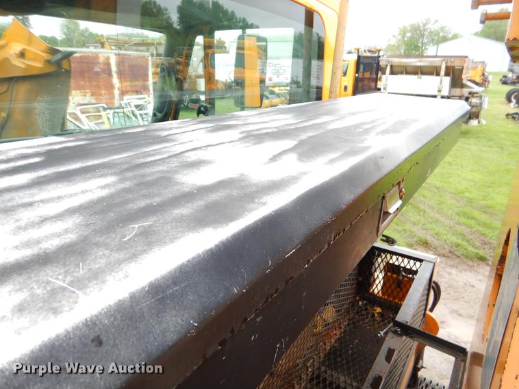 image for item FH9353 2006 International 4400 digger derrick truck