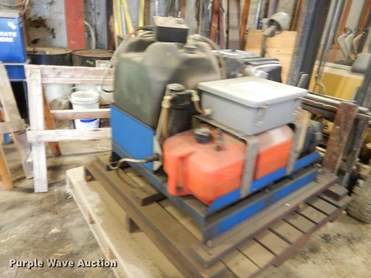 image for item FH9381 Bison II B130N mosquito fogger