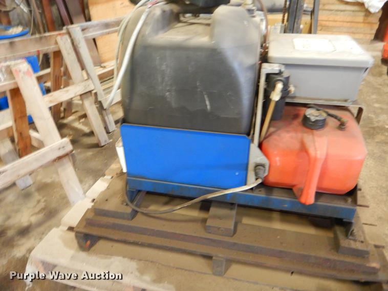 image for item FH9381 Bison II B130N mosquito fogger