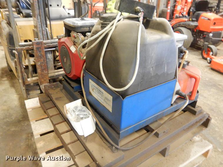 image for item FH9381 Bison II B130N mosquito fogger