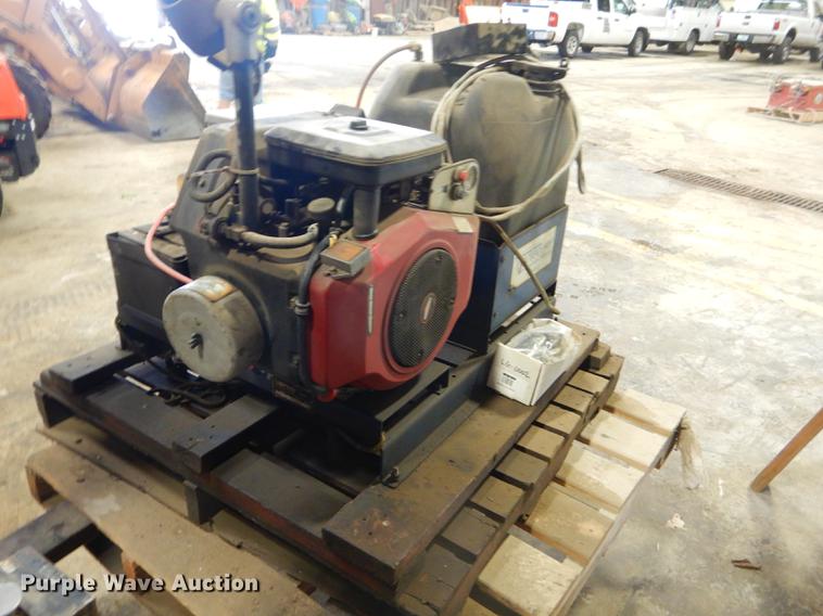 image for item FH9381 Bison II B130N mosquito fogger