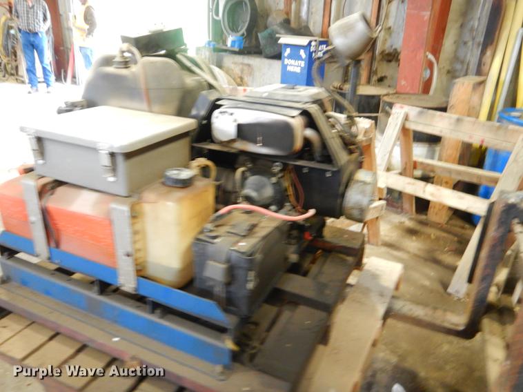 image for item FH9381 Bison II B130N mosquito fogger