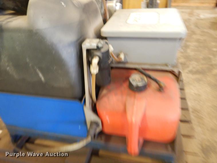 image for item FH9381 Bison II B130N mosquito fogger