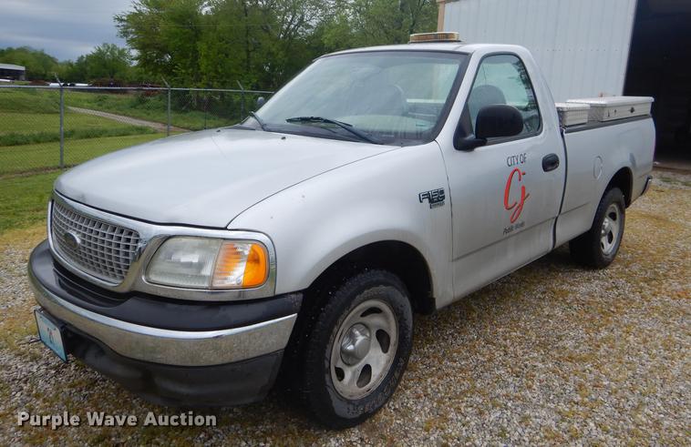 image for item FH9382 2003 Ford F150 pickup truck