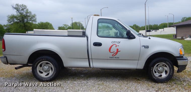 image for item FH9382 2003 Ford F150 pickup truck