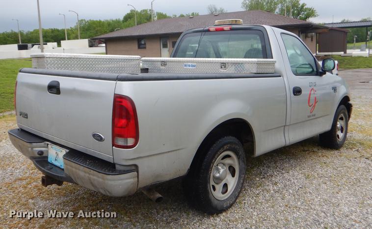 image for item FH9382 2003 Ford F150 pickup truck