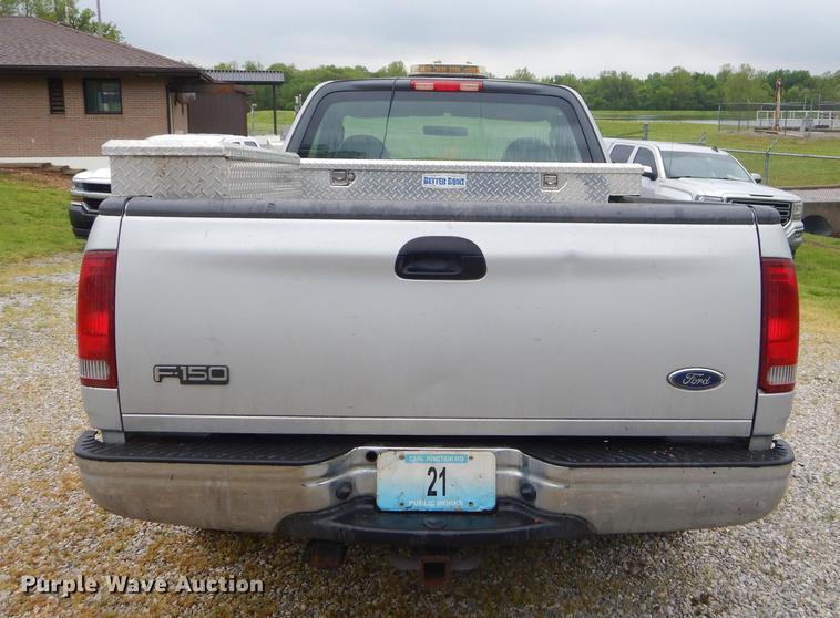 image for item FH9382 2003 Ford F150 pickup truck