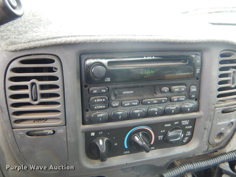 image for item FH9382 2003 Ford F150 pickup truck