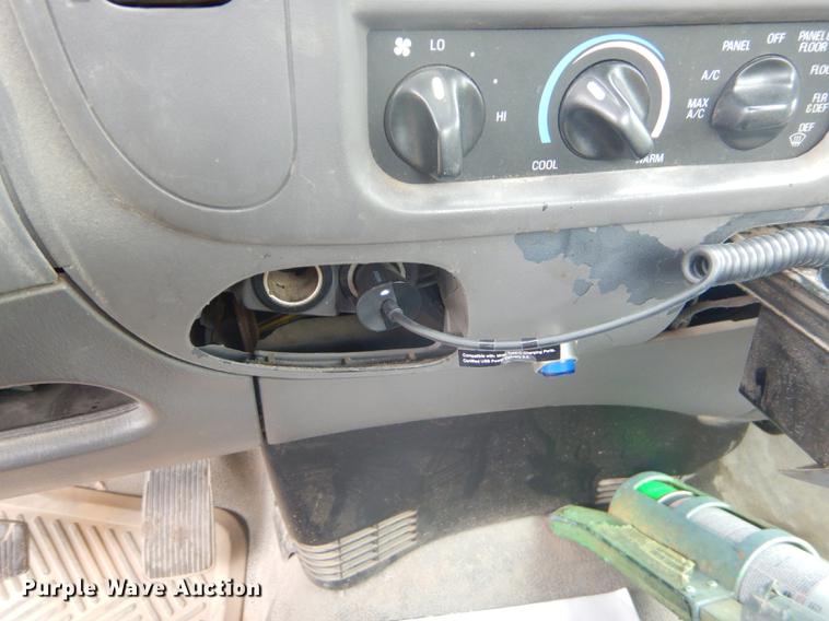 image for item FH9382 2003 Ford F150 pickup truck