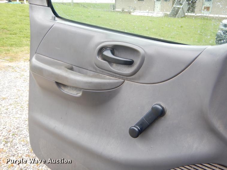 image for item FH9382 2003 Ford F150 pickup truck