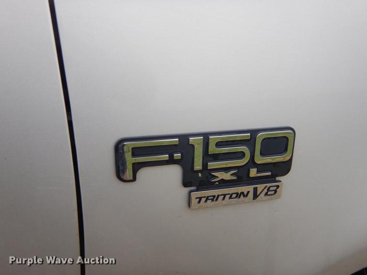 image for item FH9382 2003 Ford F150 pickup truck