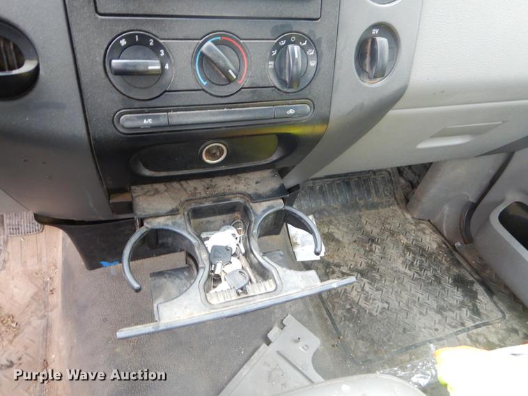 image for item FH9383 2005 Ford F150 pickup truck