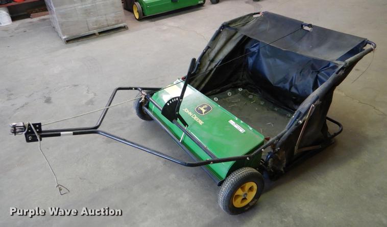 image for item FI9568 John Deere lawn sweep
