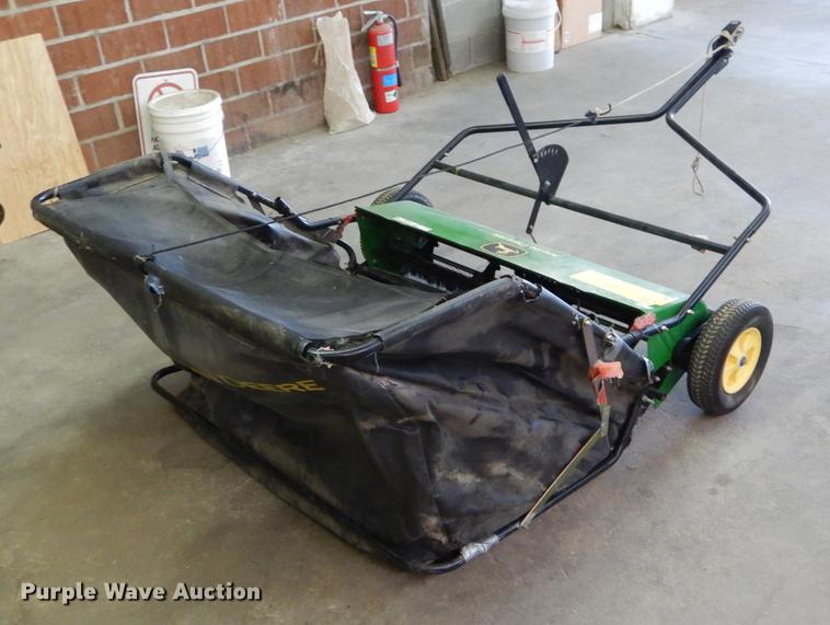 image for item FI9568 John Deere lawn sweep