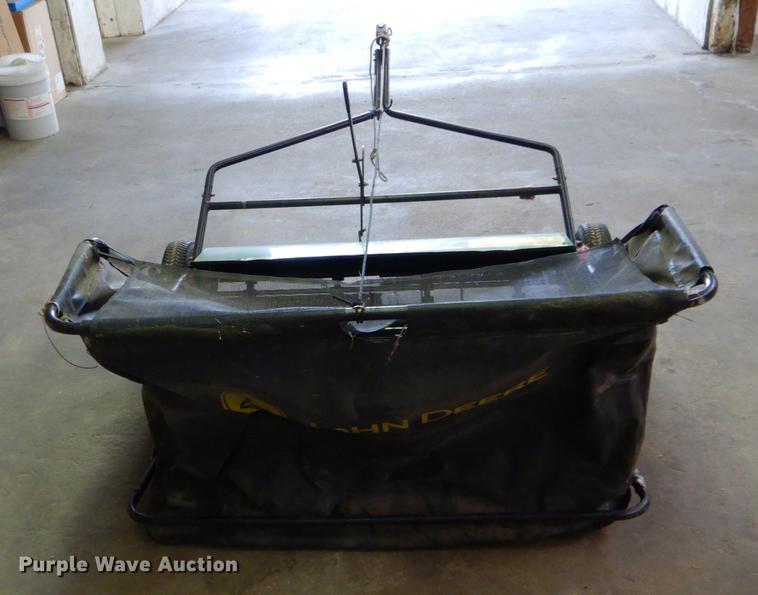 image for item FI9568 John Deere lawn sweep
