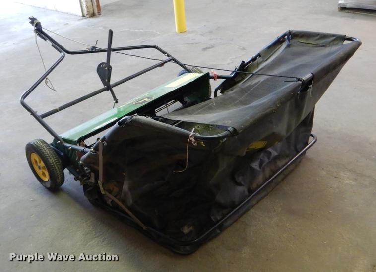 image for item FI9568 John Deere lawn sweep