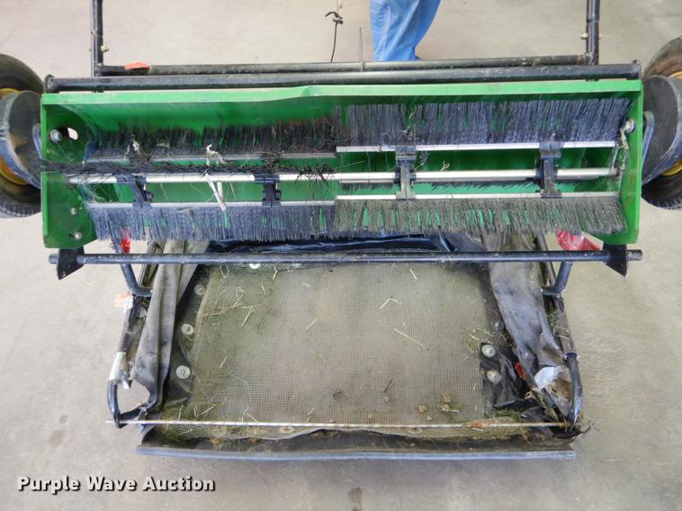 image for item FI9568 John Deere lawn sweep