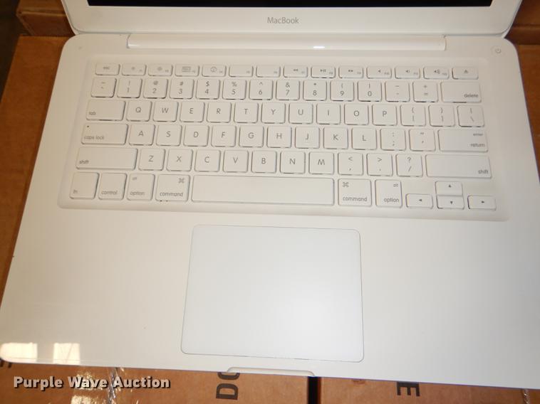 image for item FK9085 (25) 2009 MacBook laptops