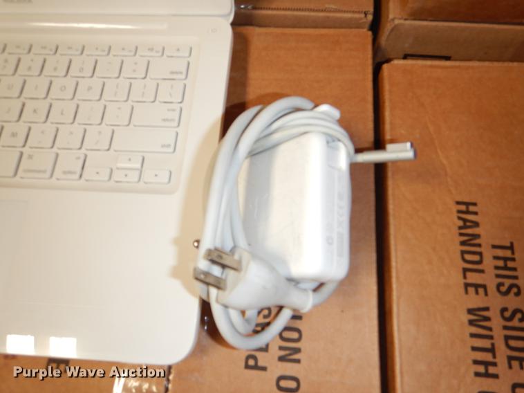 image for item FK9085 (25) 2009 MacBook laptops