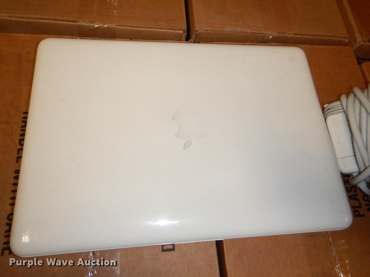 image for item FK9085 (25) 2009 MacBook laptops