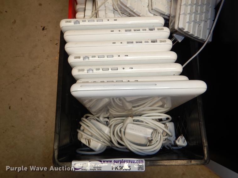 image for item FK9085 (25) 2009 MacBook laptops