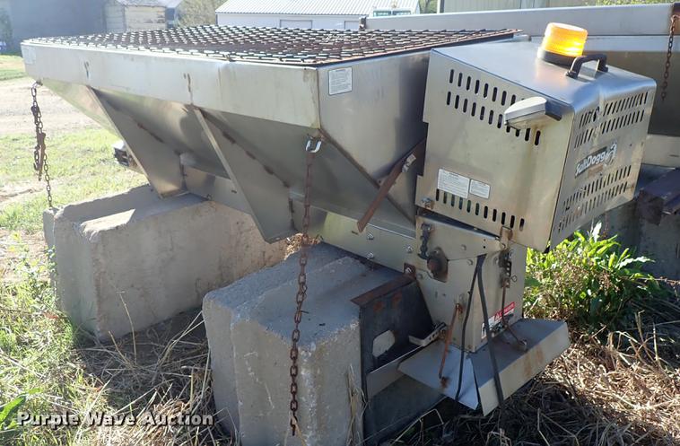 image for item FL9722 Salt Dogg stainless steel spreader