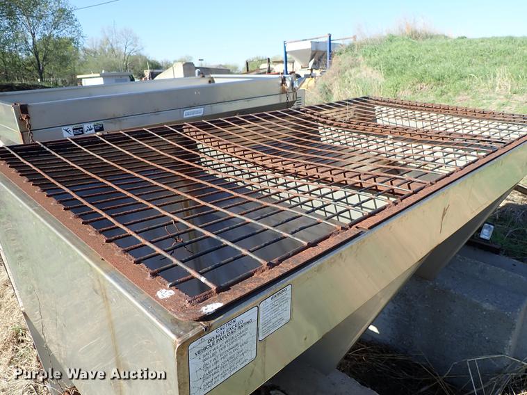 image for item FL9722 Salt Dogg stainless steel spreader