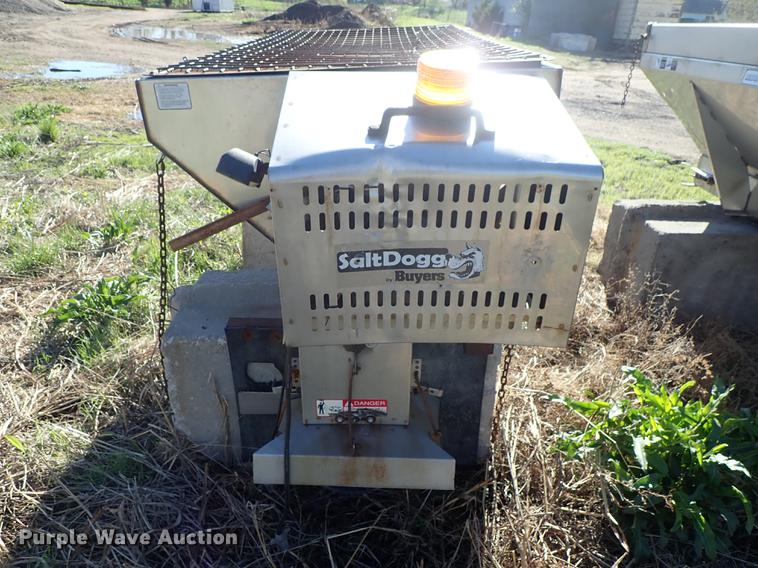 image for item FL9722 Salt Dogg stainless steel spreader