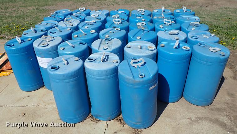 image for item FN9964 (33) plastic barrels