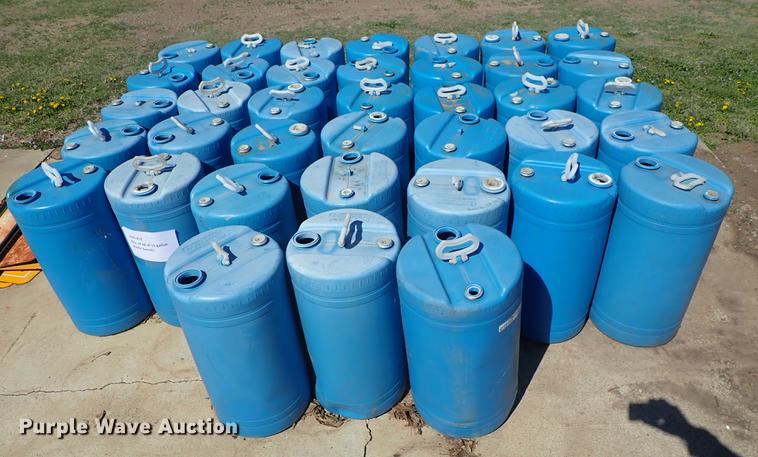 image for item FN9964 (33) plastic barrels