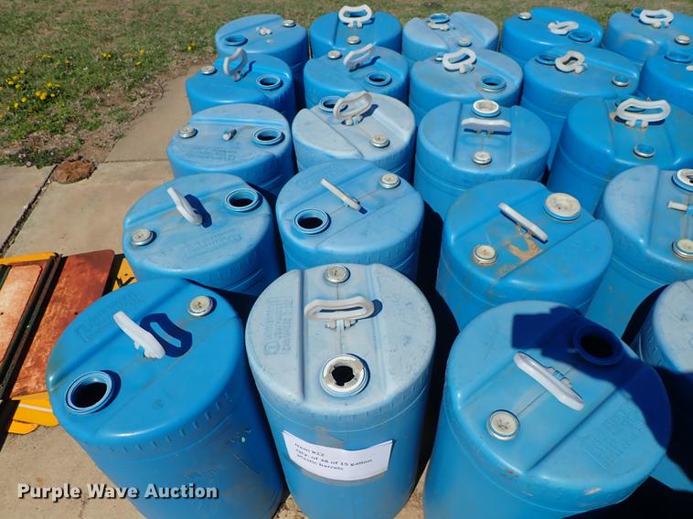 image for item FN9964 (33) plastic barrels