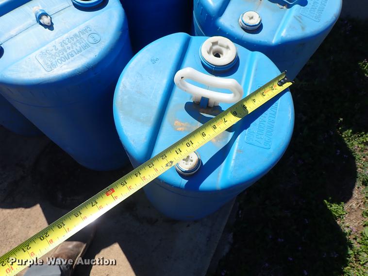 image for item FN9964 (33) plastic barrels