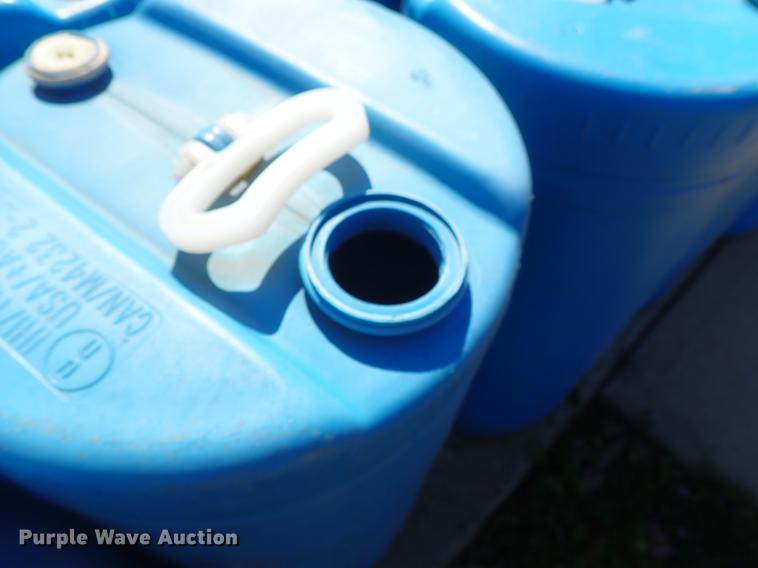 image for item FN9964 (33) plastic barrels