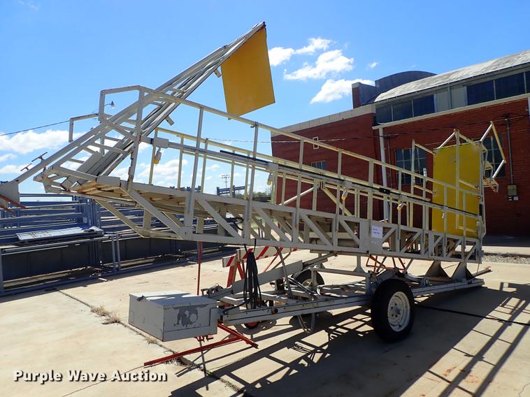 image for item FN9966 Hydraulic folding walkway