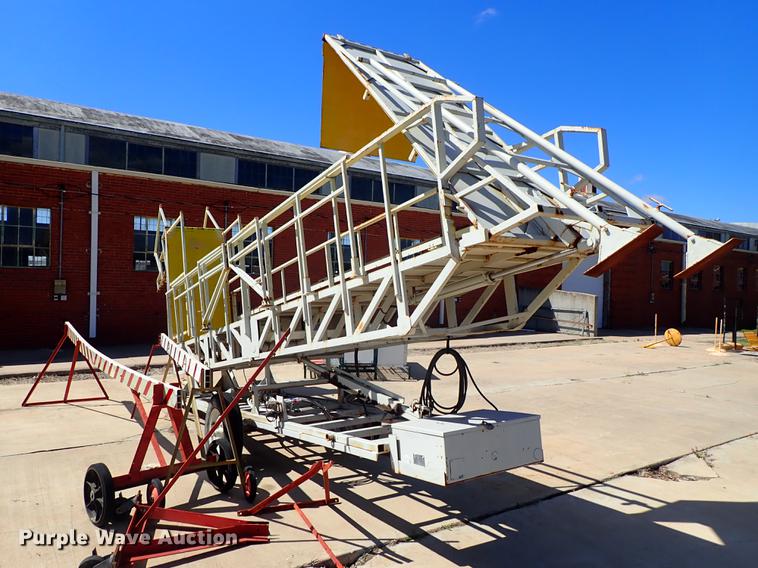 image for item FN9966 Hydraulic folding walkway