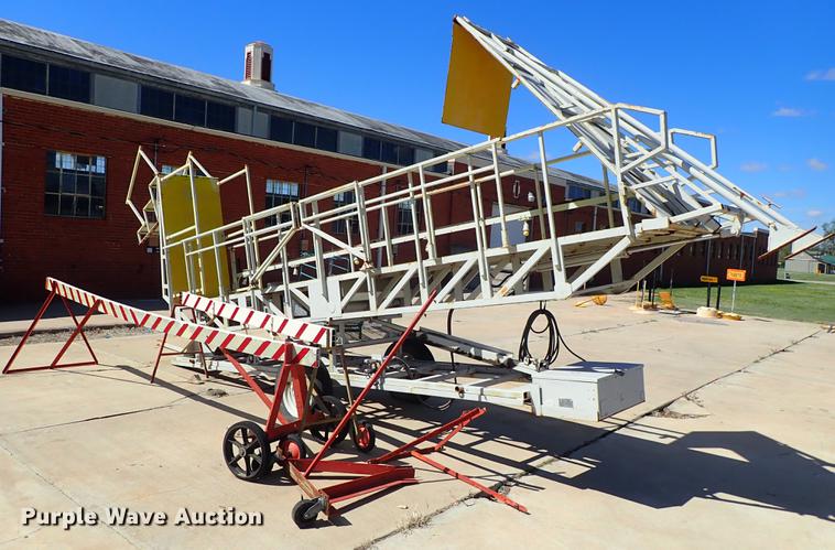 image for item FN9966 Hydraulic folding walkway